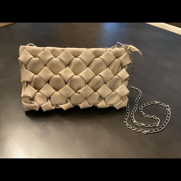 Weave Clutch-FREE with gowns over $200 - Picture 4 of 4
